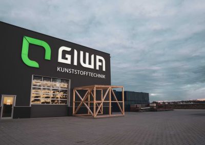 beleuchtetes Logo zur Bundesstrasse