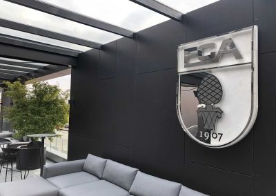 Logo mit Chrom Oberfläche